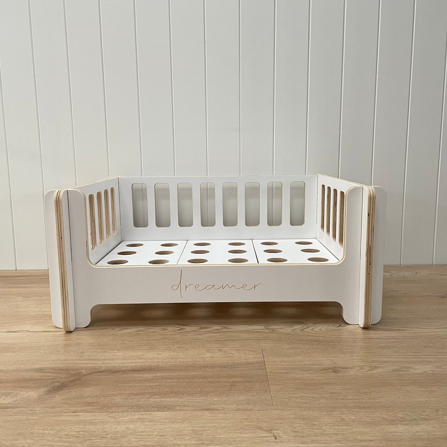 Breeze Design Dog Bed Med White